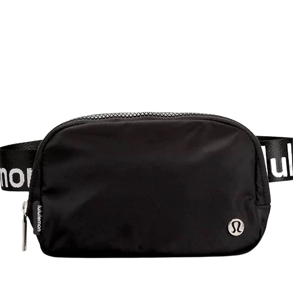 Lululemon Everywhere belt bag Wordmark